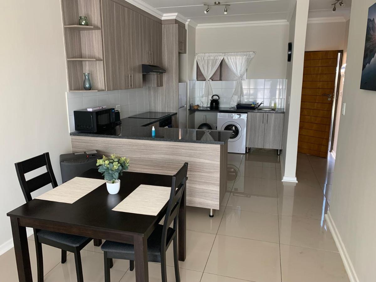 Or Tambo Self Catering Apartments, The Willows Boksburg Exterior foto
