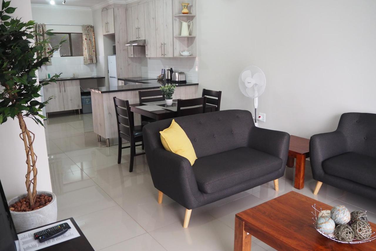 Or Tambo Self Catering Apartments, The Willows Boksburg Exterior foto