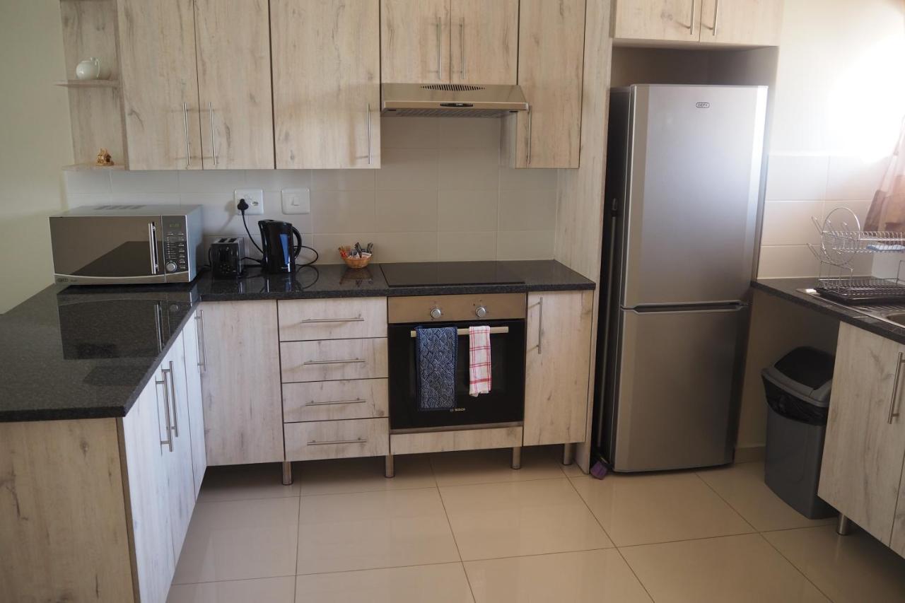 Or Tambo Self Catering Apartments, The Willows Boksburg Exterior foto